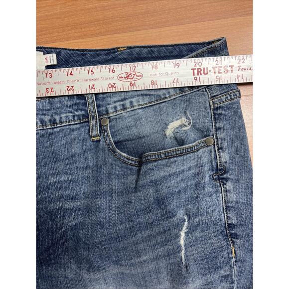 Torrid Denim Womens Shorts Size 24 Distressed Stretch Plus Size Measures 43x5 - Picture 9 of 10